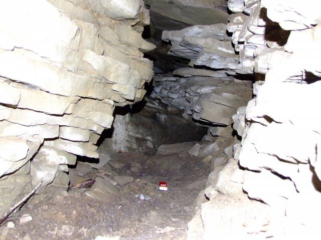 Jaskinia "Zimna Dziura" w Strzeblu