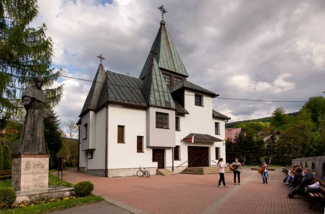 Kościół/Kaplica filialna św. Maksymiliana Kolbego w Porębie