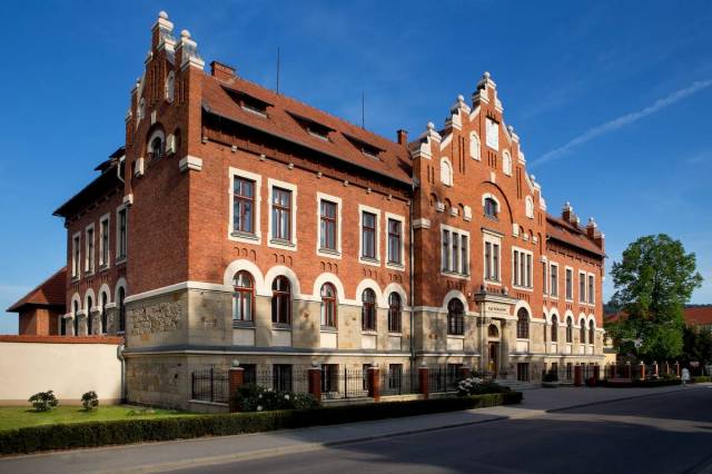 Zabytkowy budynek Sądu Rejonowego w Myślenicach