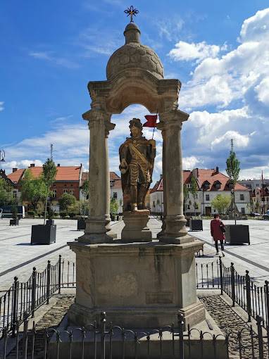 Figura św. Floriana na rynku w Myślenicach