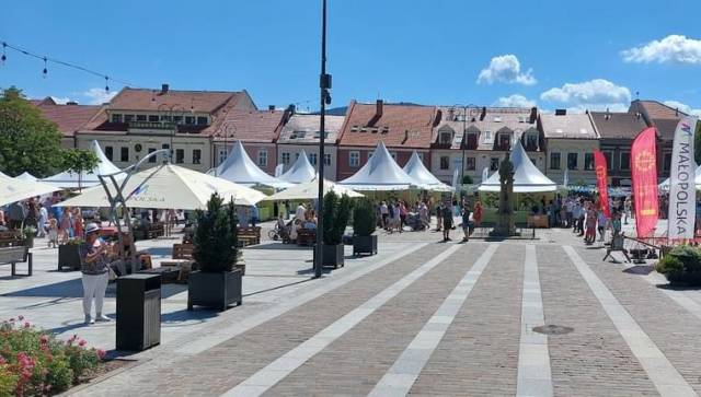 Jarmark/wydarzenie kulturalne na Rynku w Myślenicach